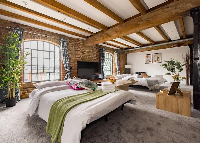 Wild Roses Serviced Apartments - Excel Warehouse 2